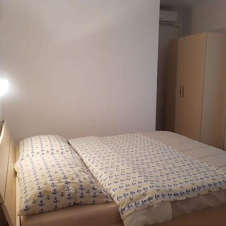 Apartments Mari - Near Sea Лопар Екстер'єр фото