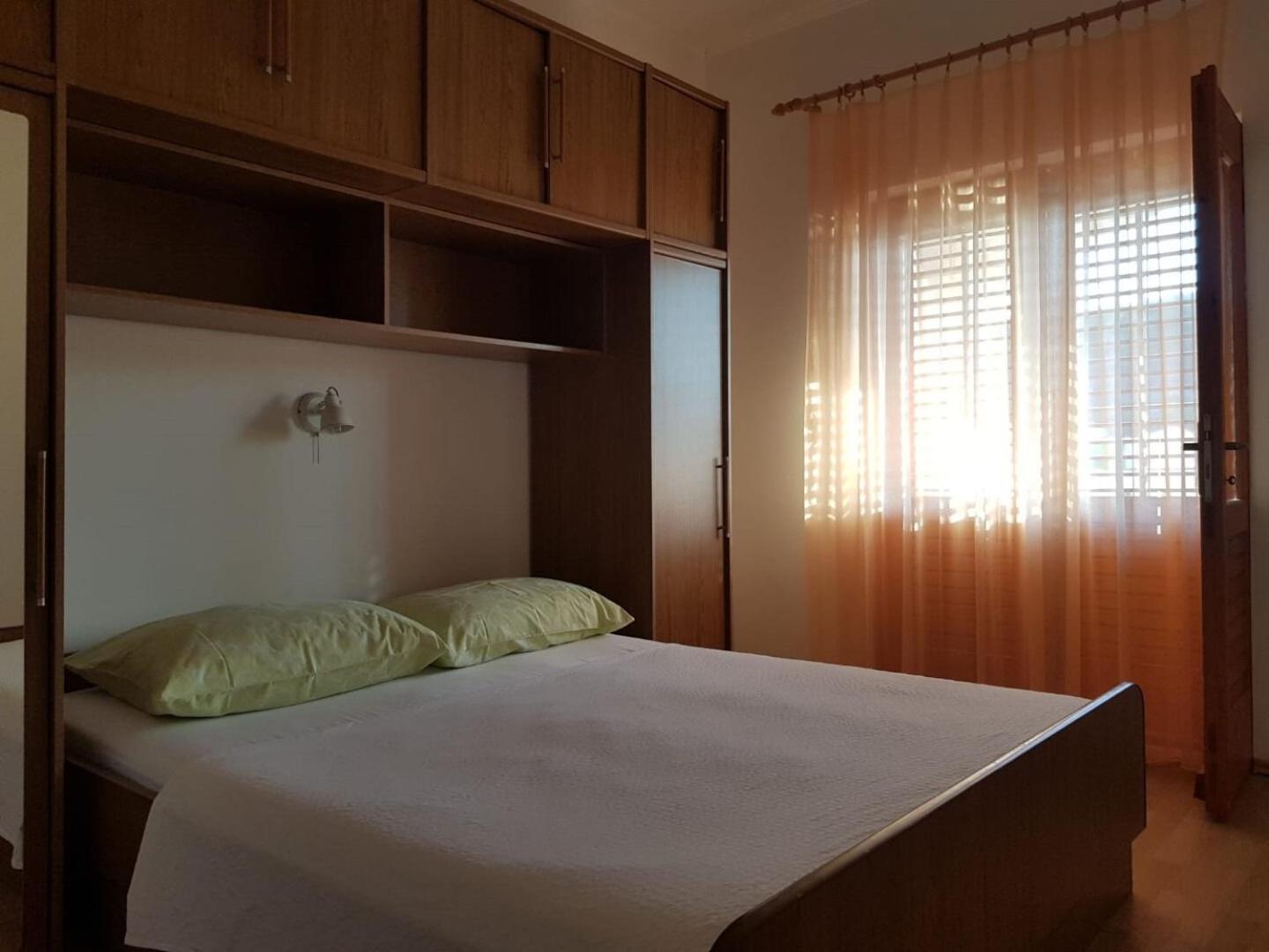 Apartments Mari - Near Sea Лопар Екстер'єр фото